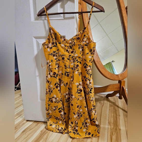 Le Chateau Spaghetti Strap Floral Dress - Picture 2 of 3